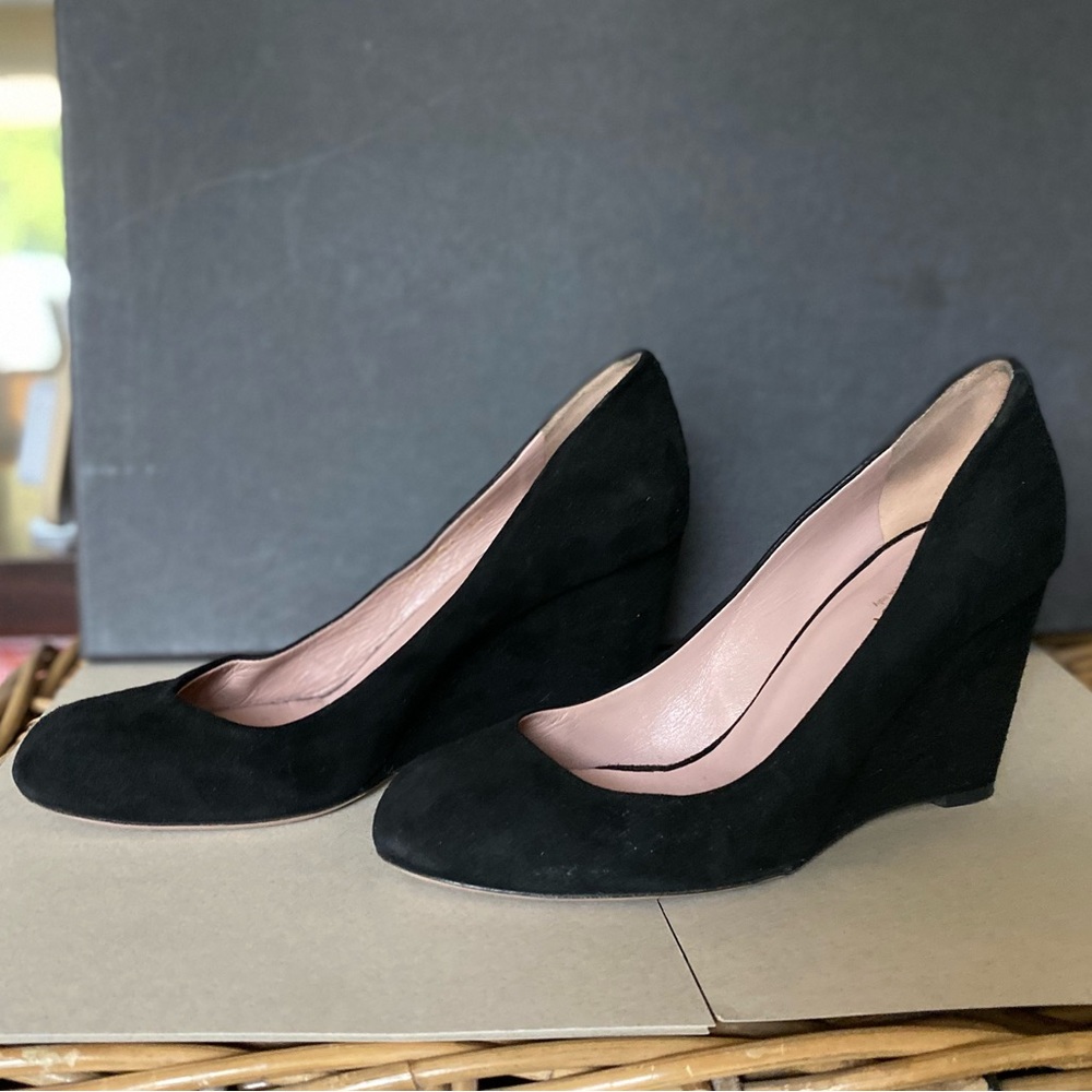 Black suede Gucci wedges, sz 37.5 (us 7.5)